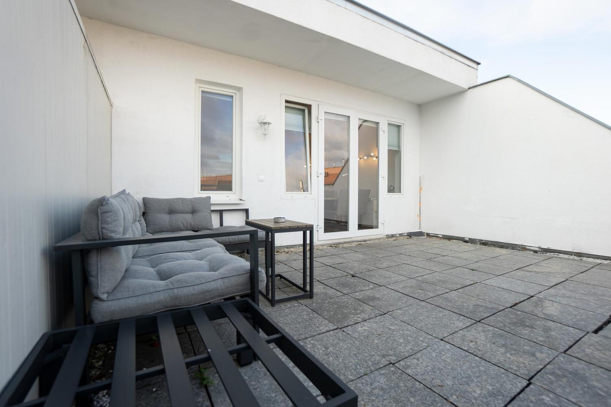 Apartment With A Private Terrace Located Right Near Belvedere Castle, 15 Minutes Away From Stephansdom Вена Экстерьер фото