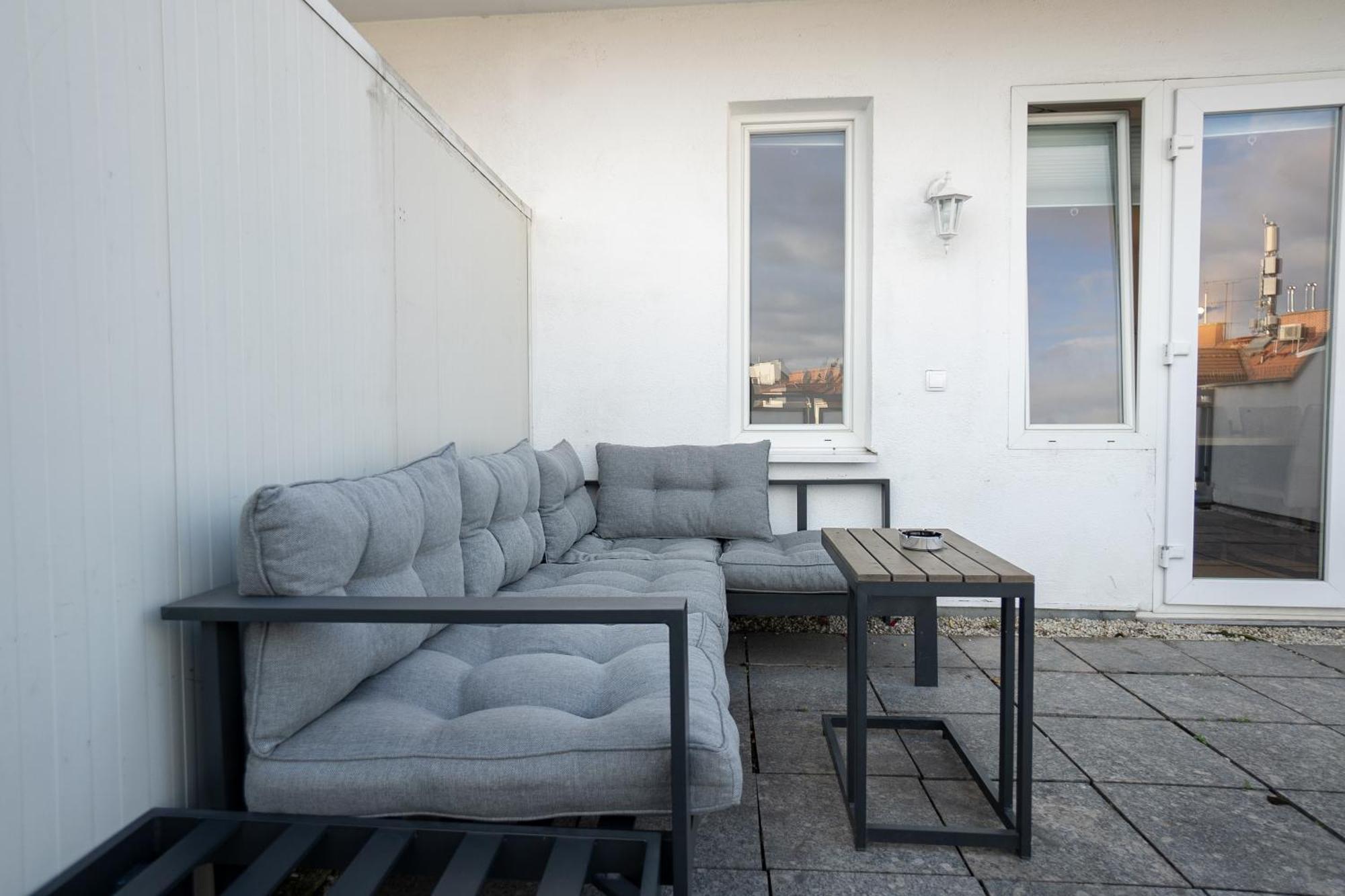 Apartment With A Private Terrace Located Right Near Belvedere Castle, 15 Minutes Away From Stephansdom Вена Экстерьер фото